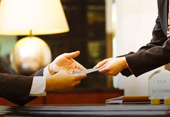 商務(wù)咨詢 企業(yè)航行中的燈塔與羅盤(pán)